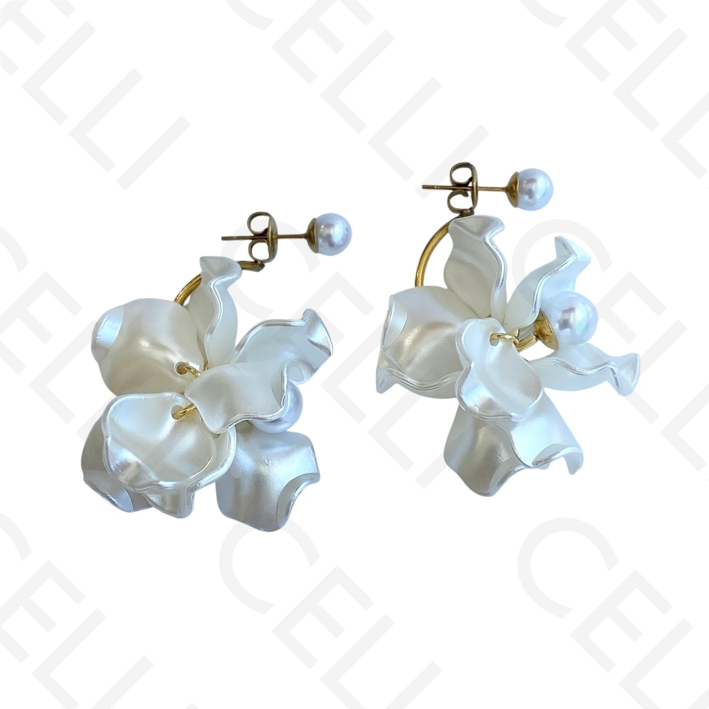 Brinco de aço - petálas de pérolas