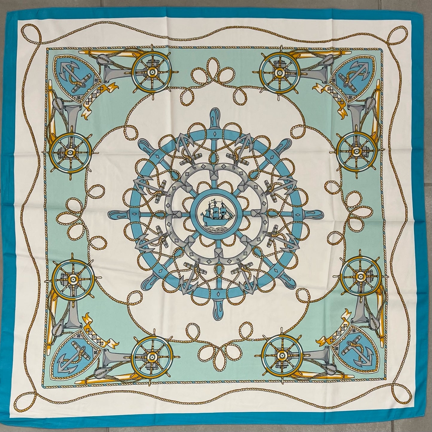 Lenço - 90cm x 90cm