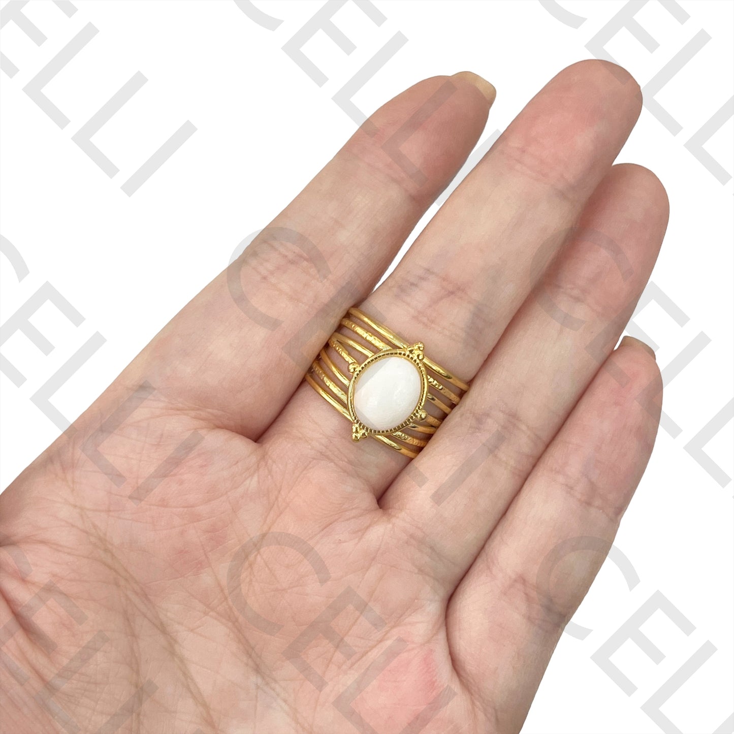 Anillo de acero con detalle de piedra natural ovalada