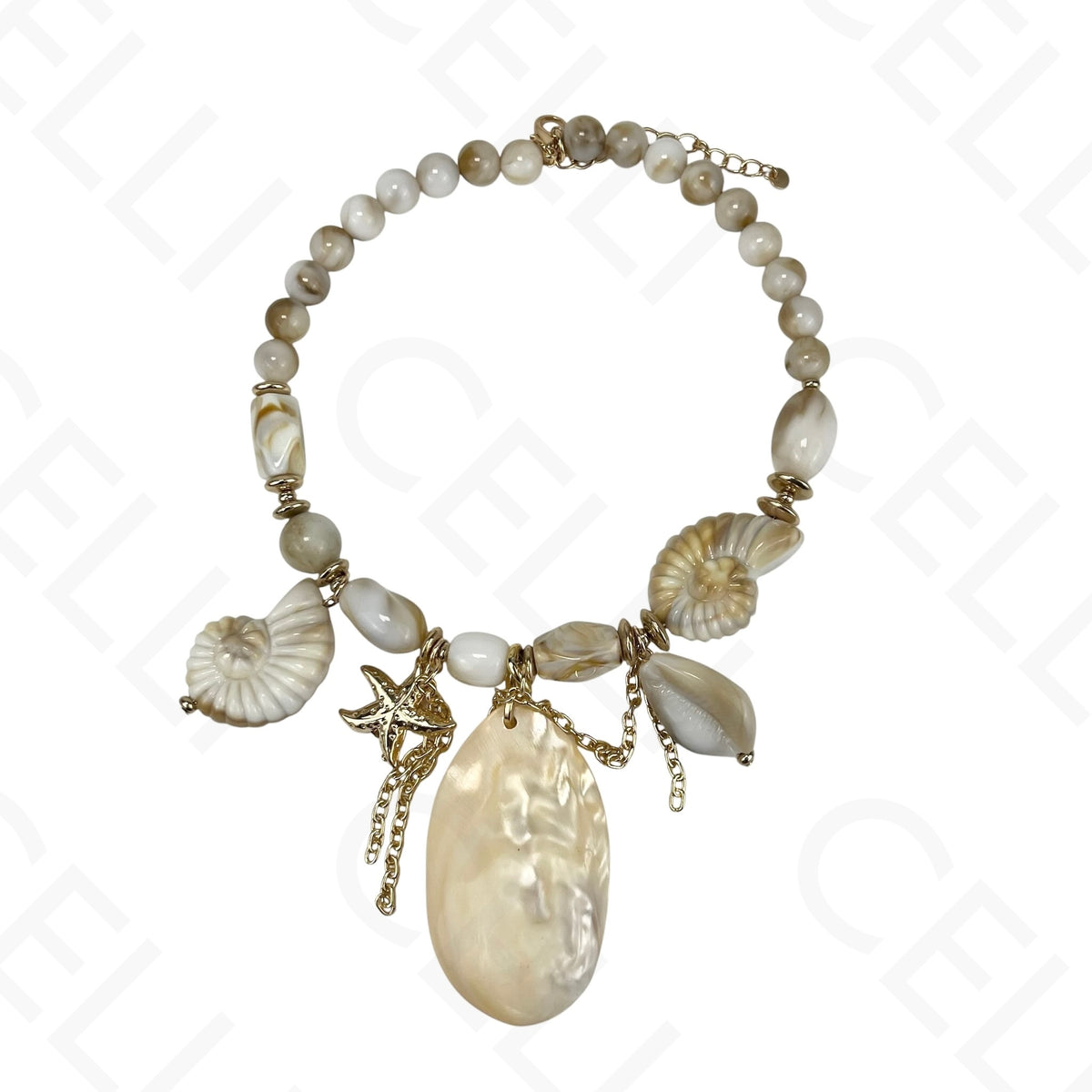 Collar de moda: cuentas de resina, colgante de nácar natural.