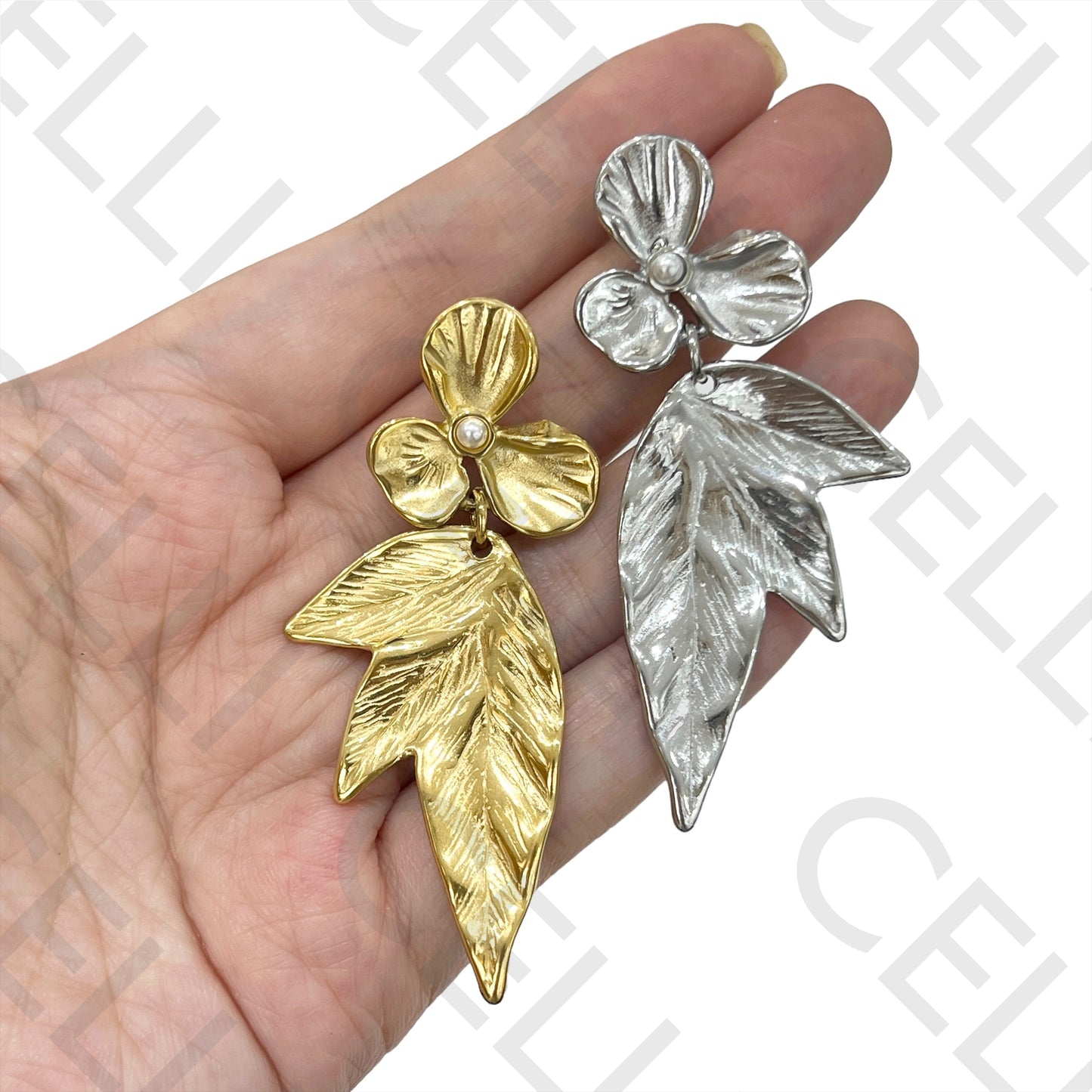 钢制耳环 - 花朵和叶子细节带珍珠