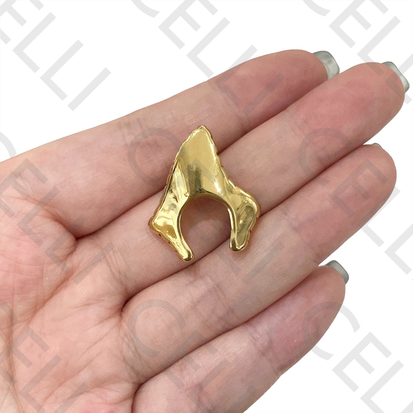 钢耳环 - 细节设计