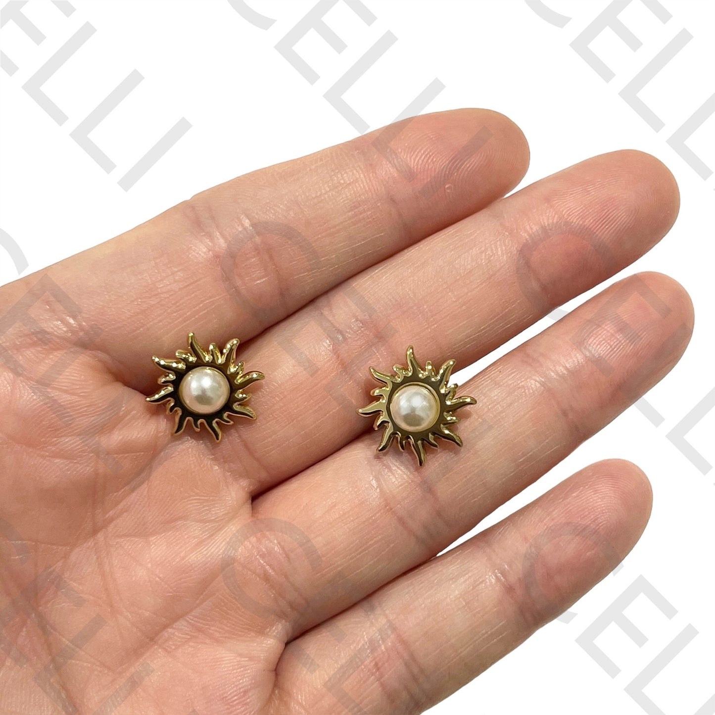 Pendiente de acero - sol con perla