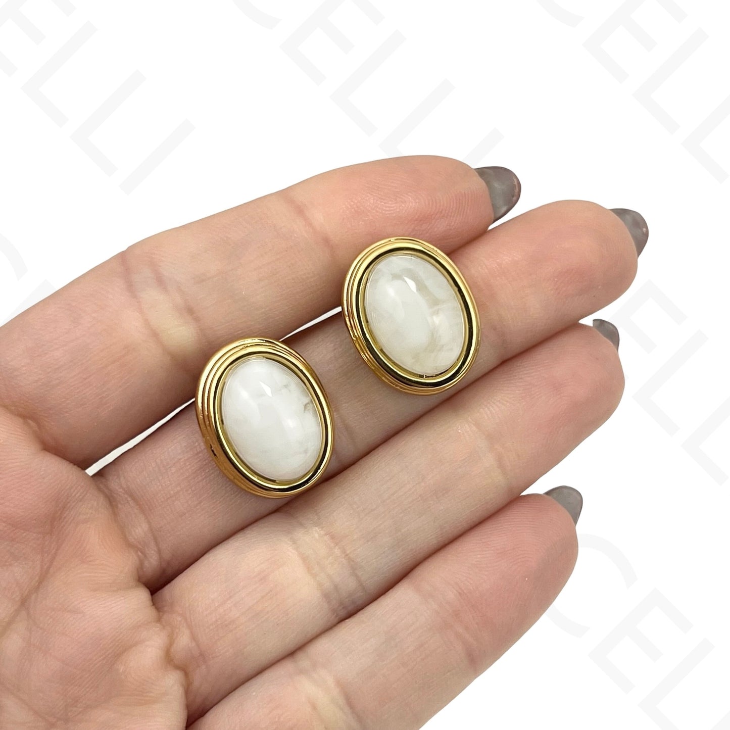 Brinco de aço - oval com resina