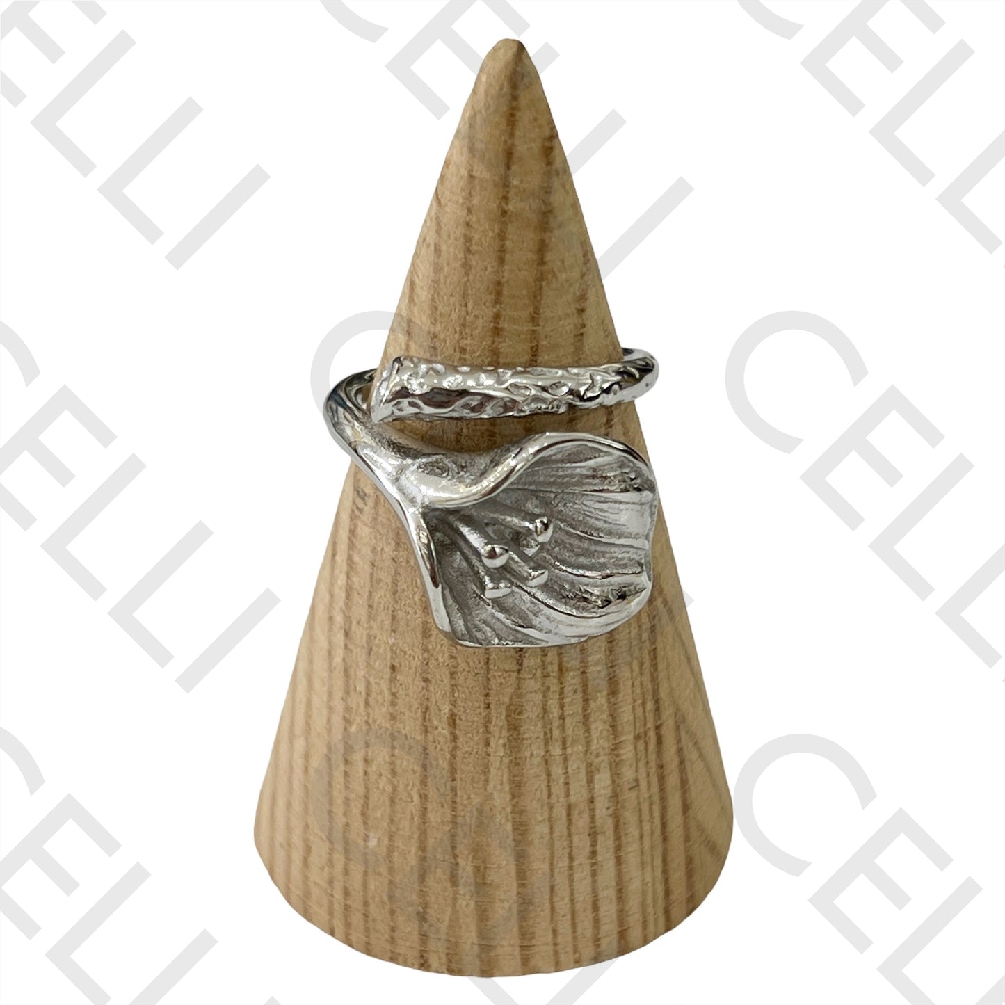 Anillo de acero - flor detallada