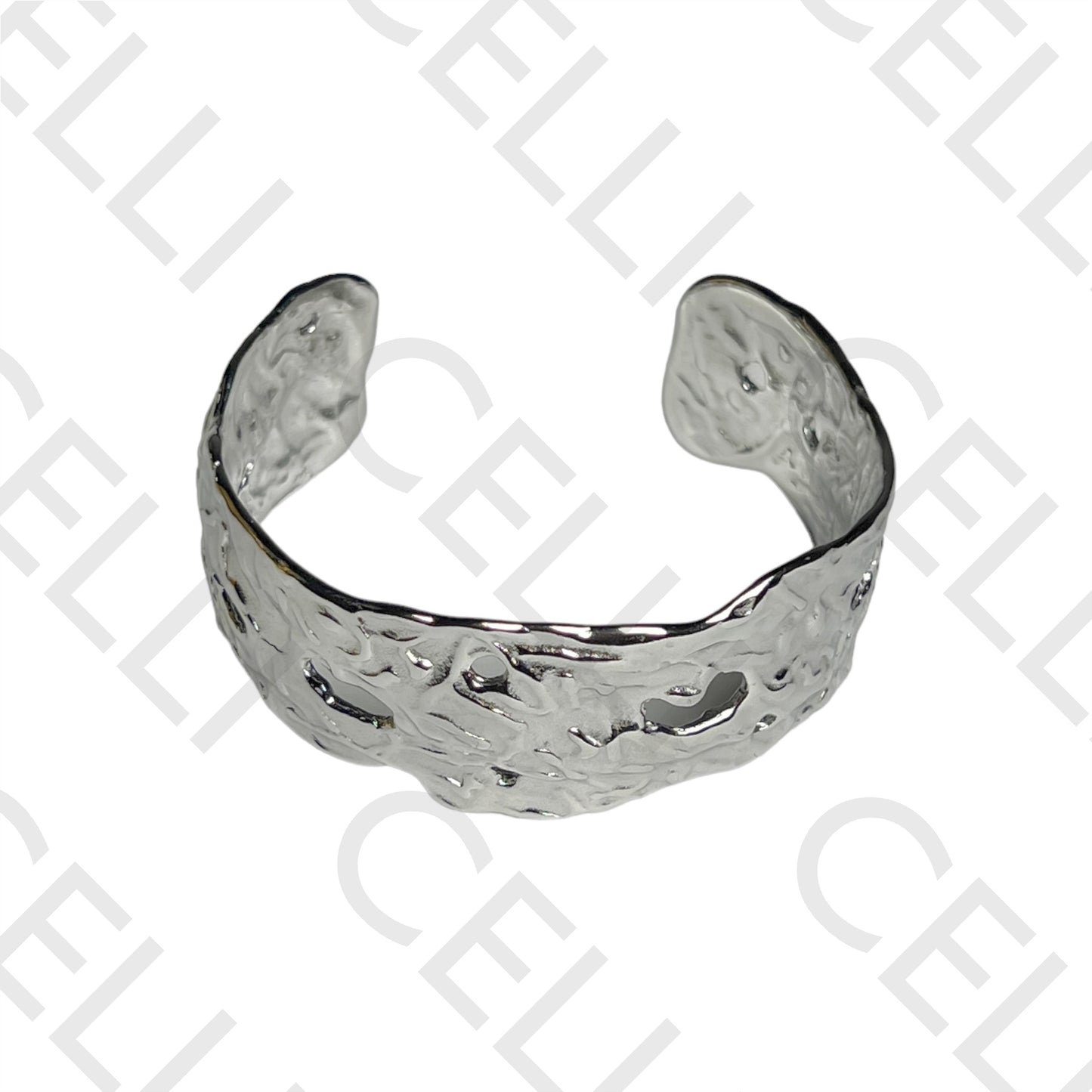 Brazalete de acero grueso - detalle martillado