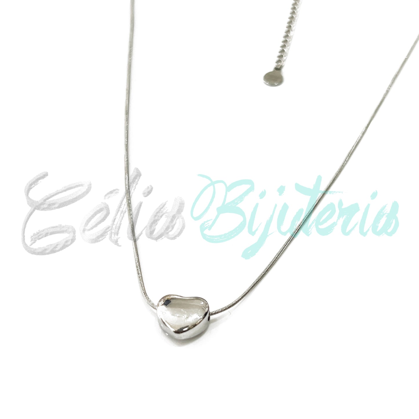 Colar de Aço Snake com Entremeio de Coração