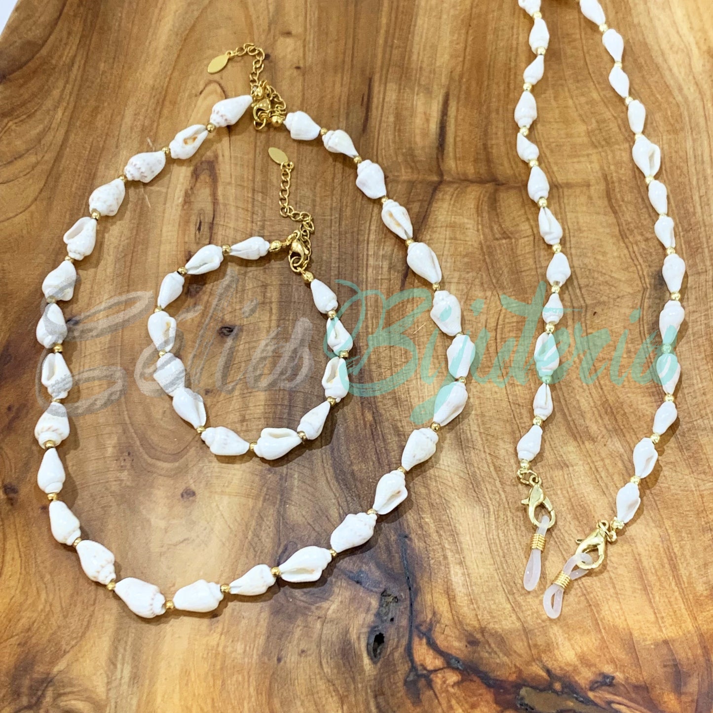 Pulseira de Búzios com Bolas e Fecho de Aço