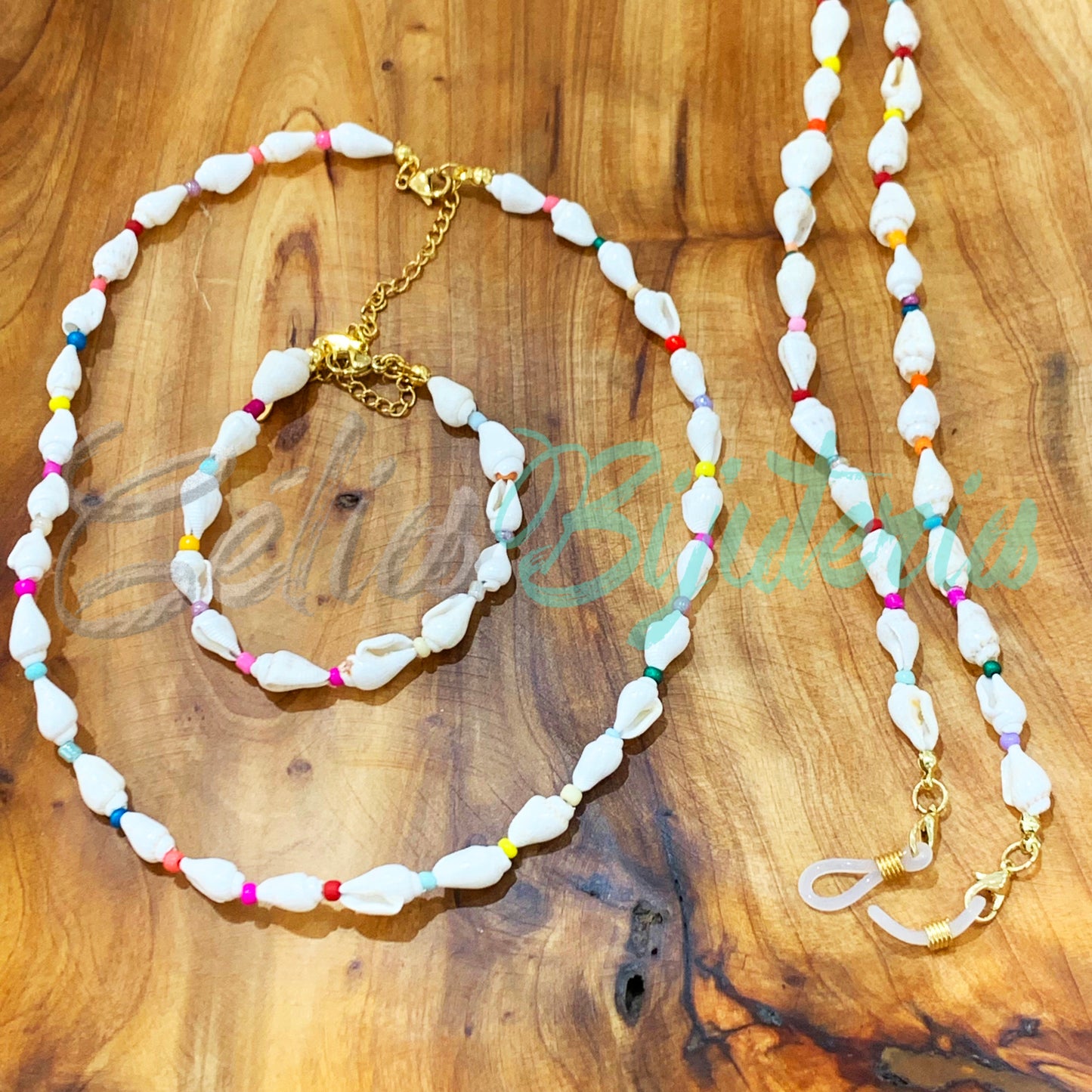 Pulseira de Búzios com Missangas Coloridas (fecho de aço)