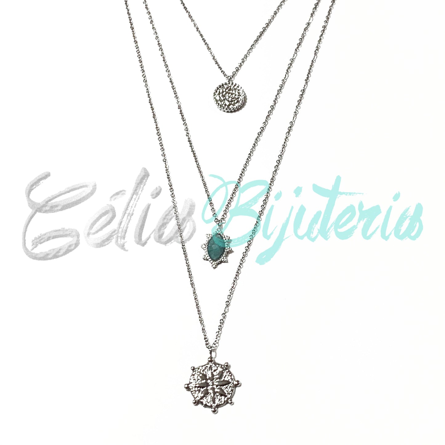 Collar de acero con medalla de acero.