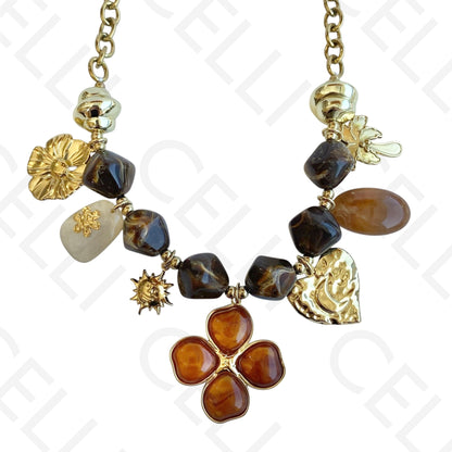 Colar de aço - contas acrilicas com pendente trevo