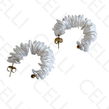 Brinco de aço - argola con perlas irregulares