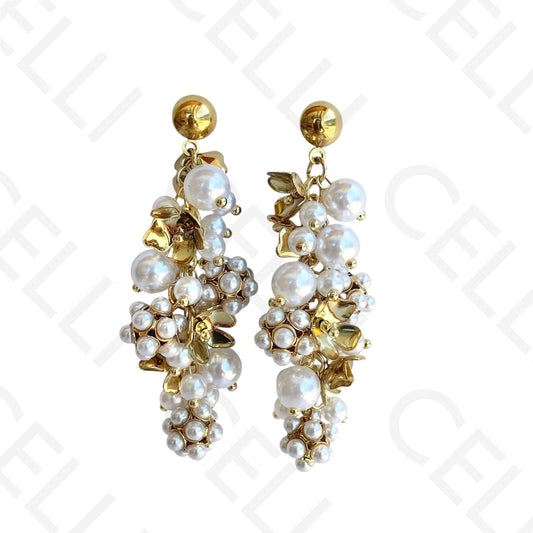 Brinco de aço - flor e pérolas