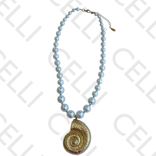 Colar de aço - pérolas e pendente búzio caracol