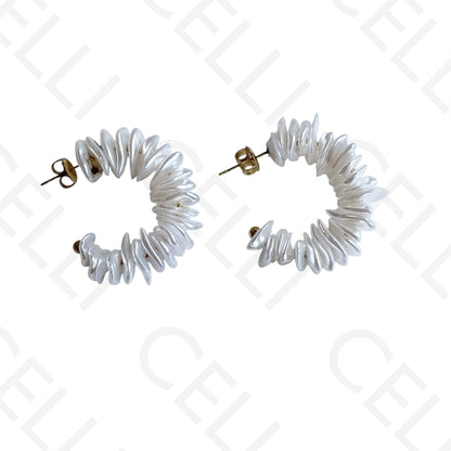 Brinco de aço - argola con perlas irregulares