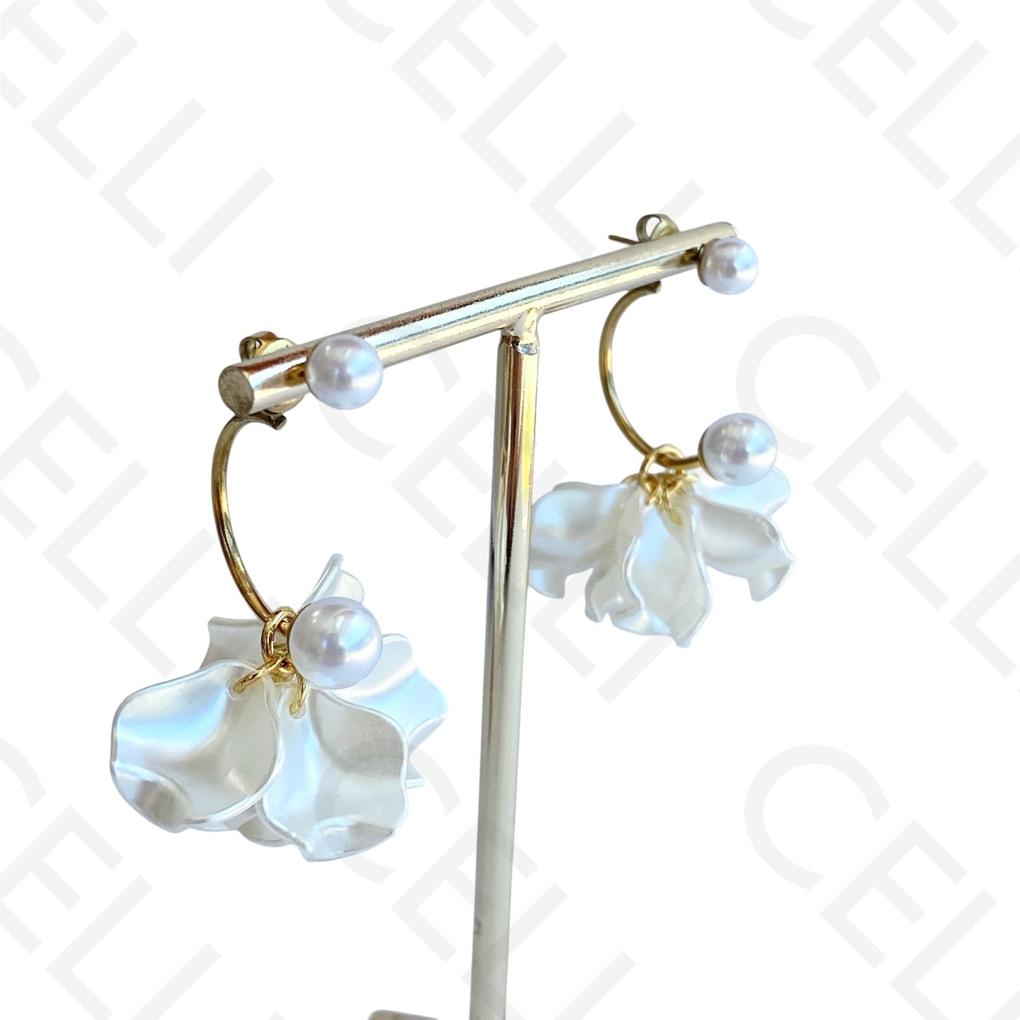 Brinco de aço - petálas de pérolas