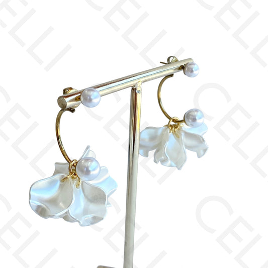 Brinco de aço - petálas de pérolas