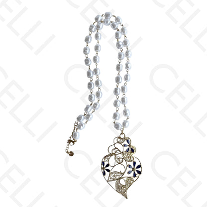 Colar de aço - pérola com coração de viana esmalte azul