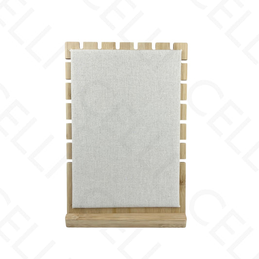 Soporte expositor para collares de bambú y tela beige