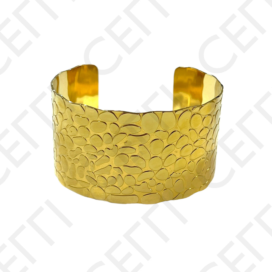 Brazalete de acero grueso - detallado