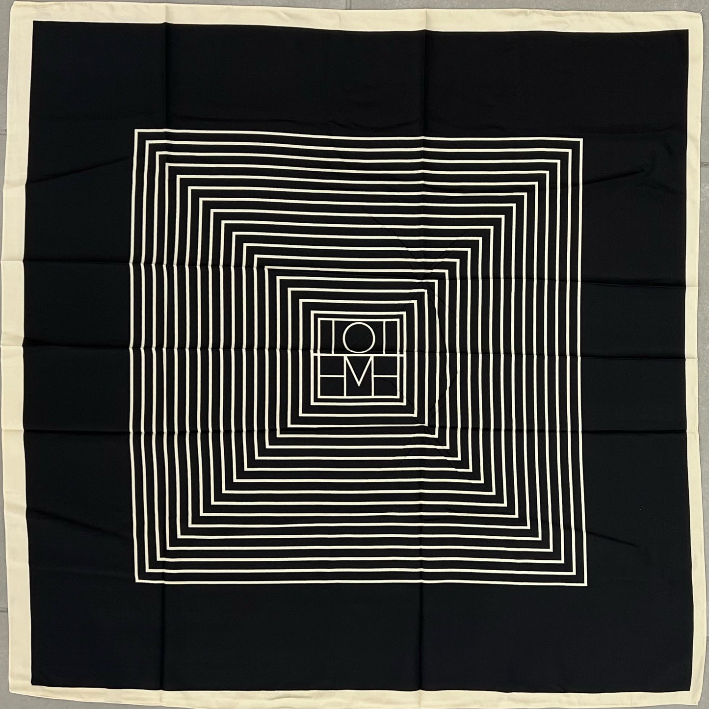 丝巾 - 90cm x 90cm