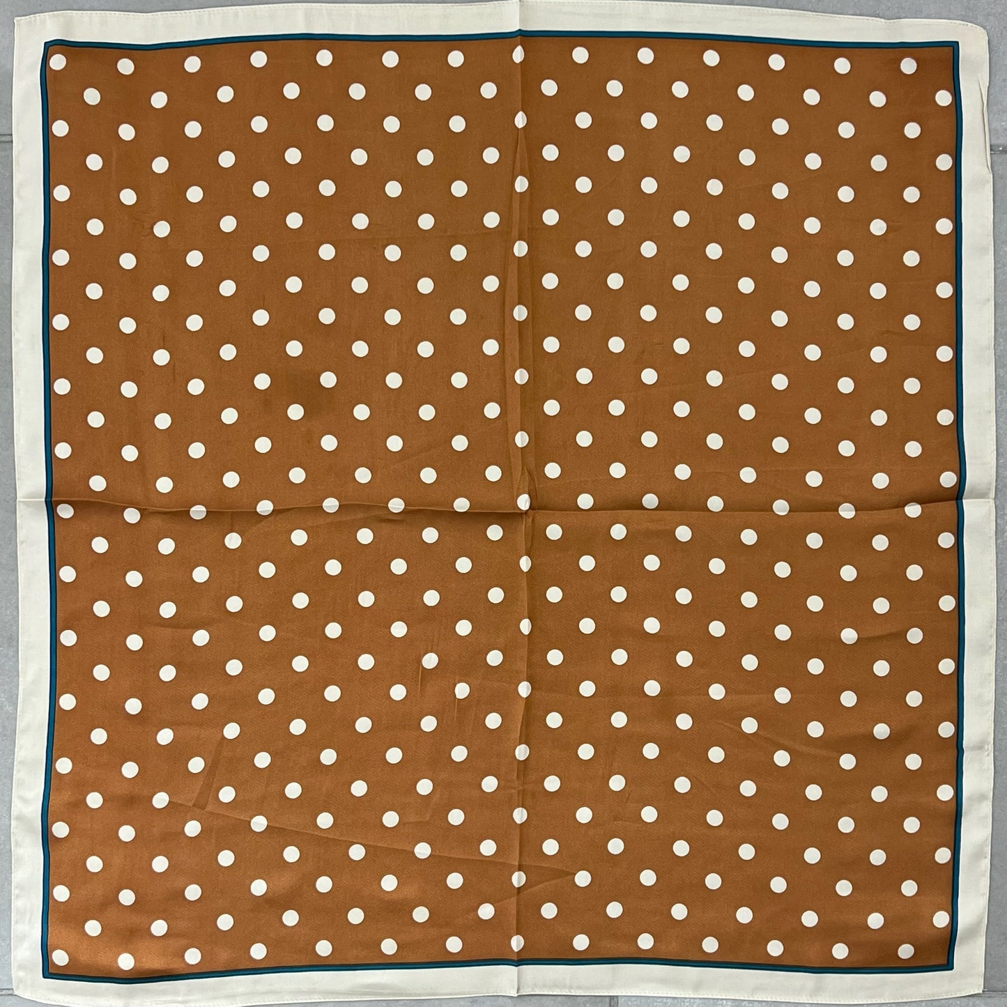 方巾 - 70cm x 70cm