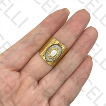 Cargar imagen en el visor de la galería, Anillo de acero - detallado con piedra natural y medalla detallada
