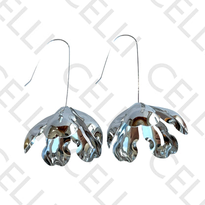 Salto de acero - flor colgante