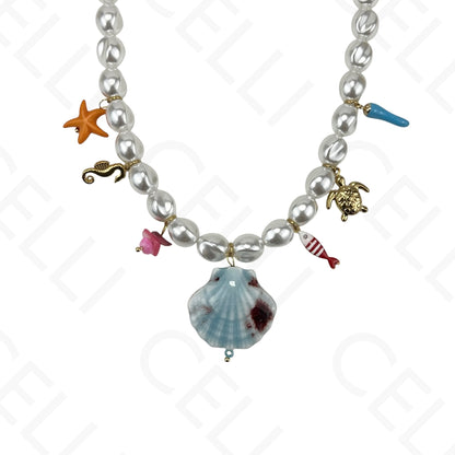 Collar de acero, concha de cerámica y perlas.