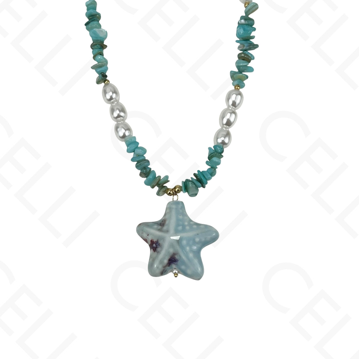 Collar de acero con estrellas de mar, resina, perlas y nácar.