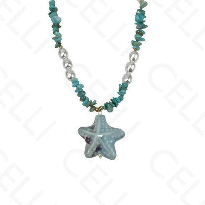 Collar de acero con estrellas de mar, resina, perlas y nácar.