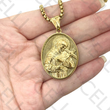 Cargar imagen en el visor de la galería, Collar de acero - medalla religiosa
