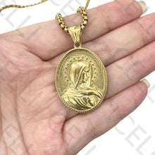 Cargar imagen en el visor de la galería, Collar de acero - medalla religiosa
