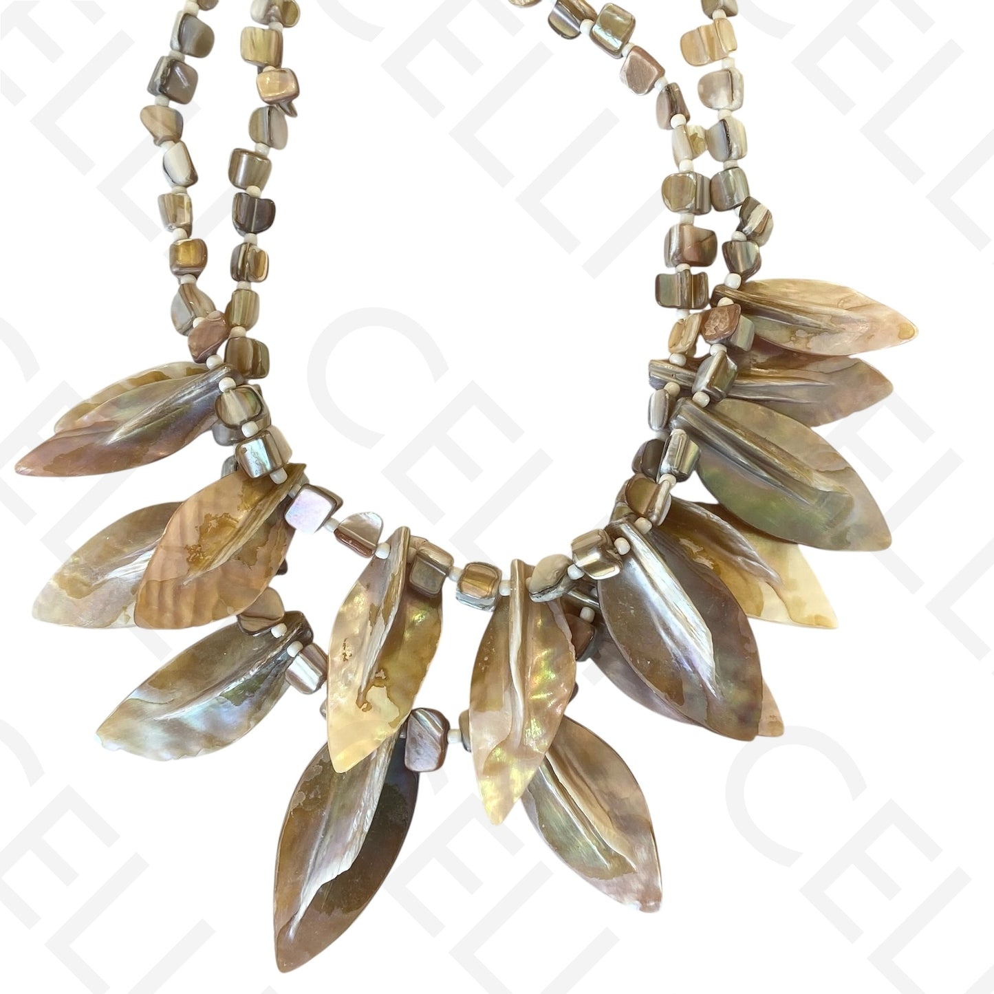 时尚项链 - 母贝椭圆形吊坠