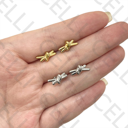 带小奖章的钢耳环 - 结