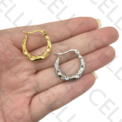 钢制圈形耳环 - 细节装饰