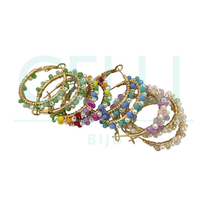 Pendiente de aro de acero - perlas y cristales facetados