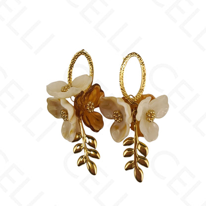 Brinco de aço - flores de resina