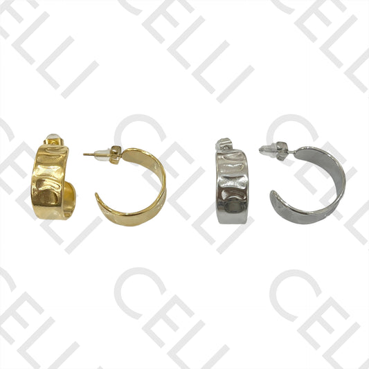 钢制圈形耳环 - 细节装饰