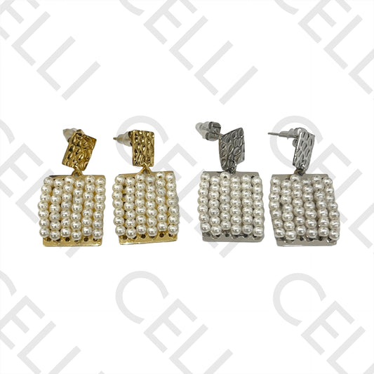 带珍珠细节的钢制耳环