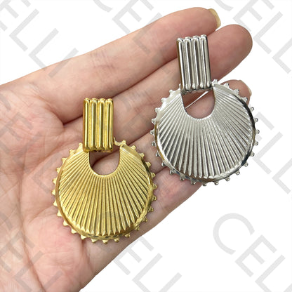 钢耳环 - 细节设计