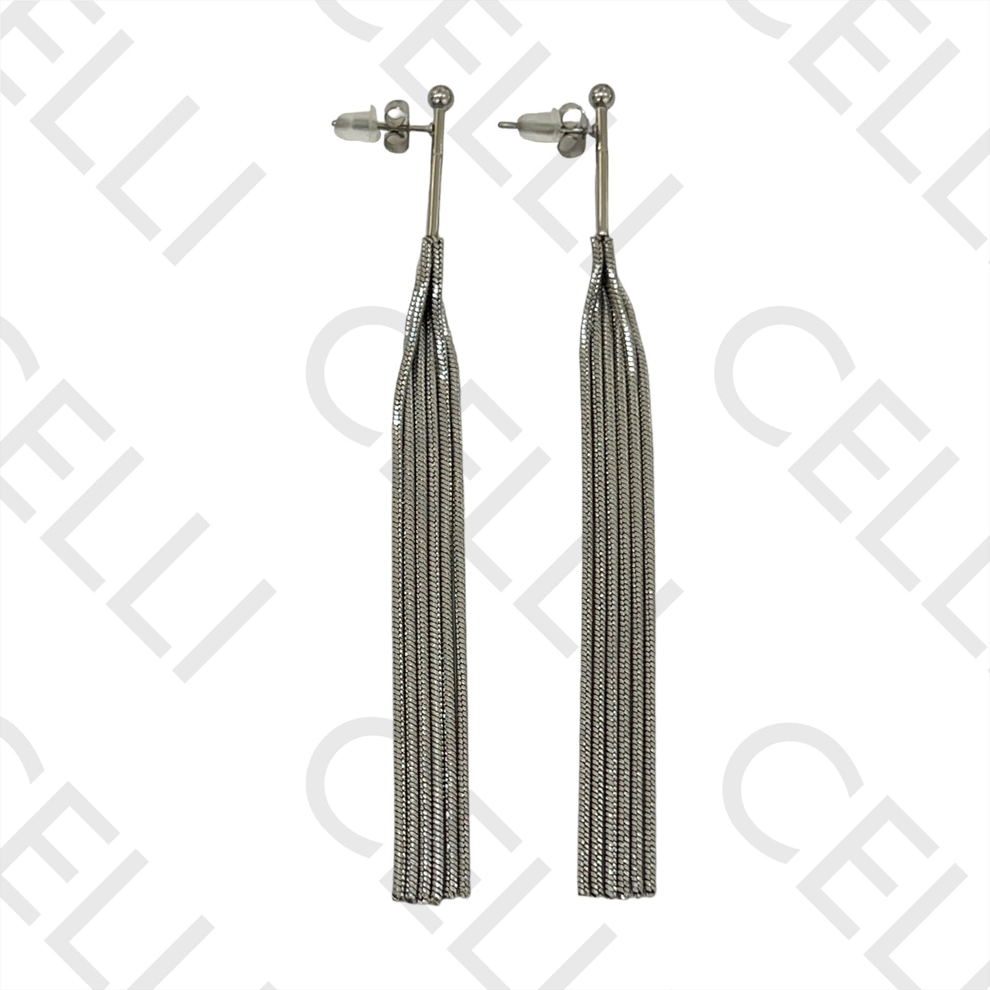 带流苏的钢制耳环