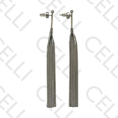 带流苏的钢制耳环