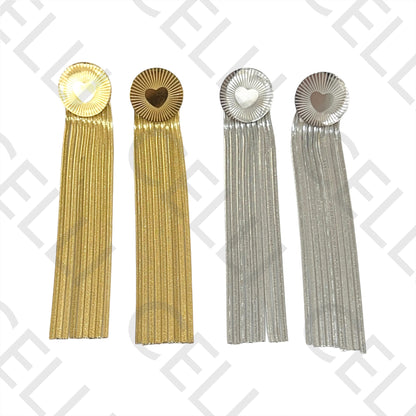 带流苏的钢制耳环