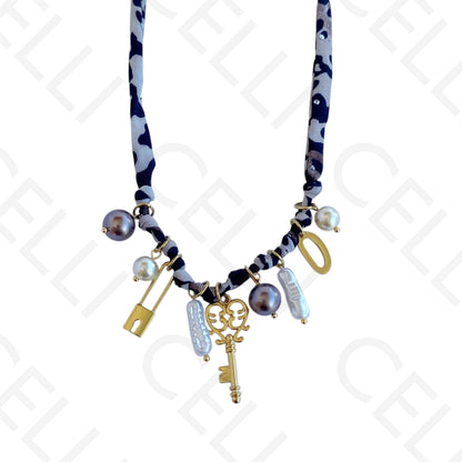 不锈钢项链 - 虎纹布料，钥匙与锁