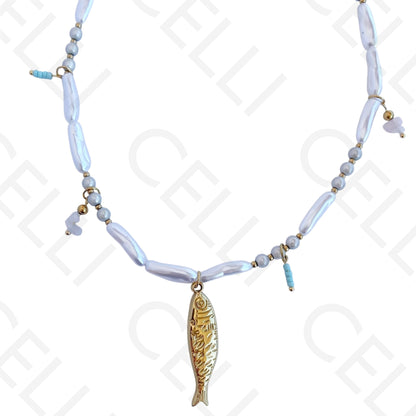 Colar de aço - pérolas e pendente peixe