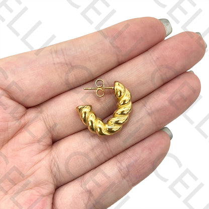 Steel earring - twisted