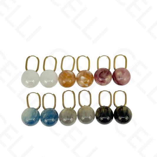 Brinco de aço - argola oval com bola de resina