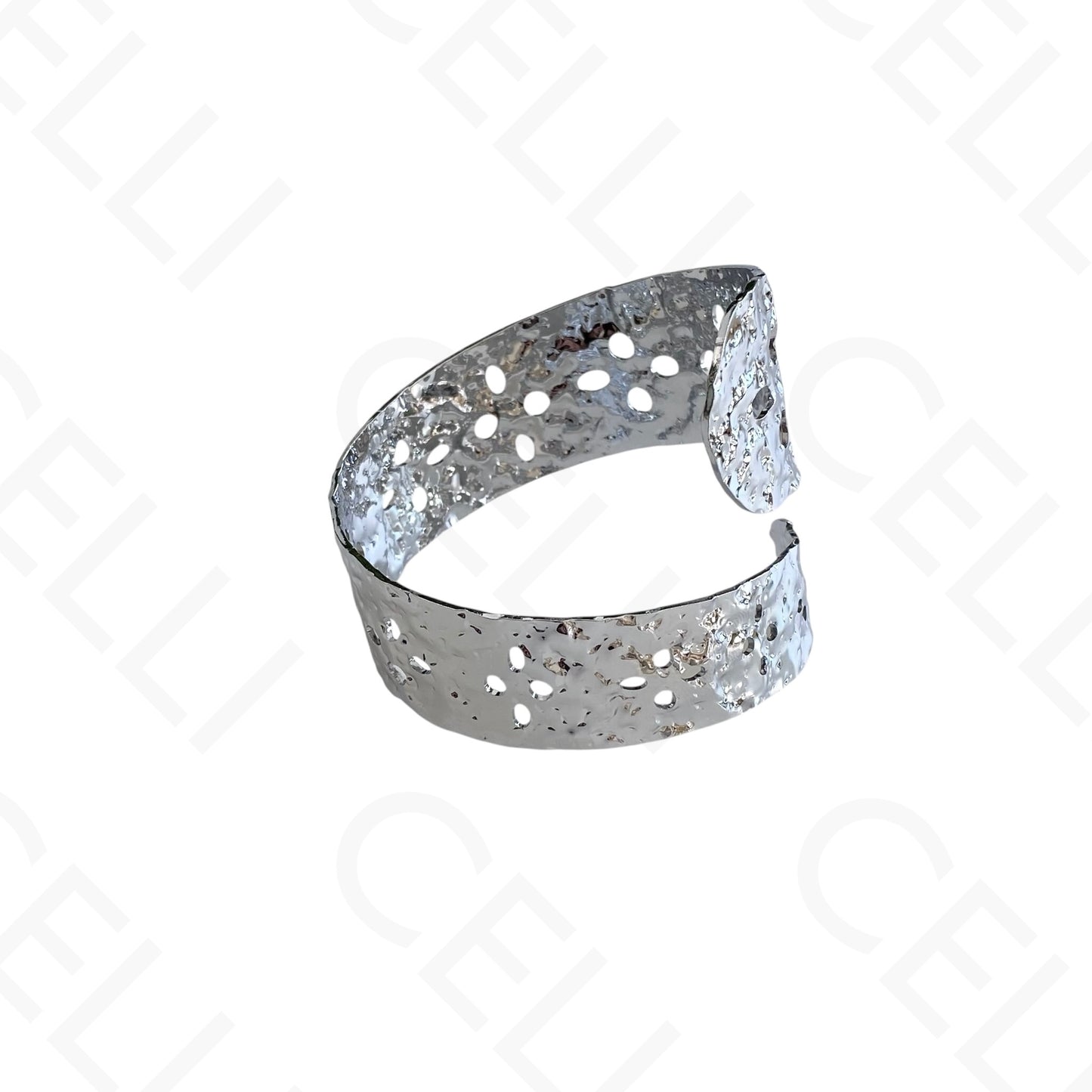 Pulsera de Acero - martillada con agujeros