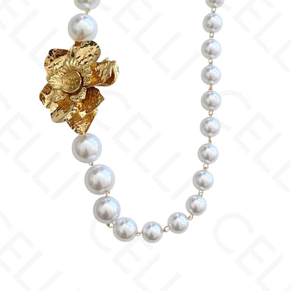 钢制项链 - 带花间隔的珍珠